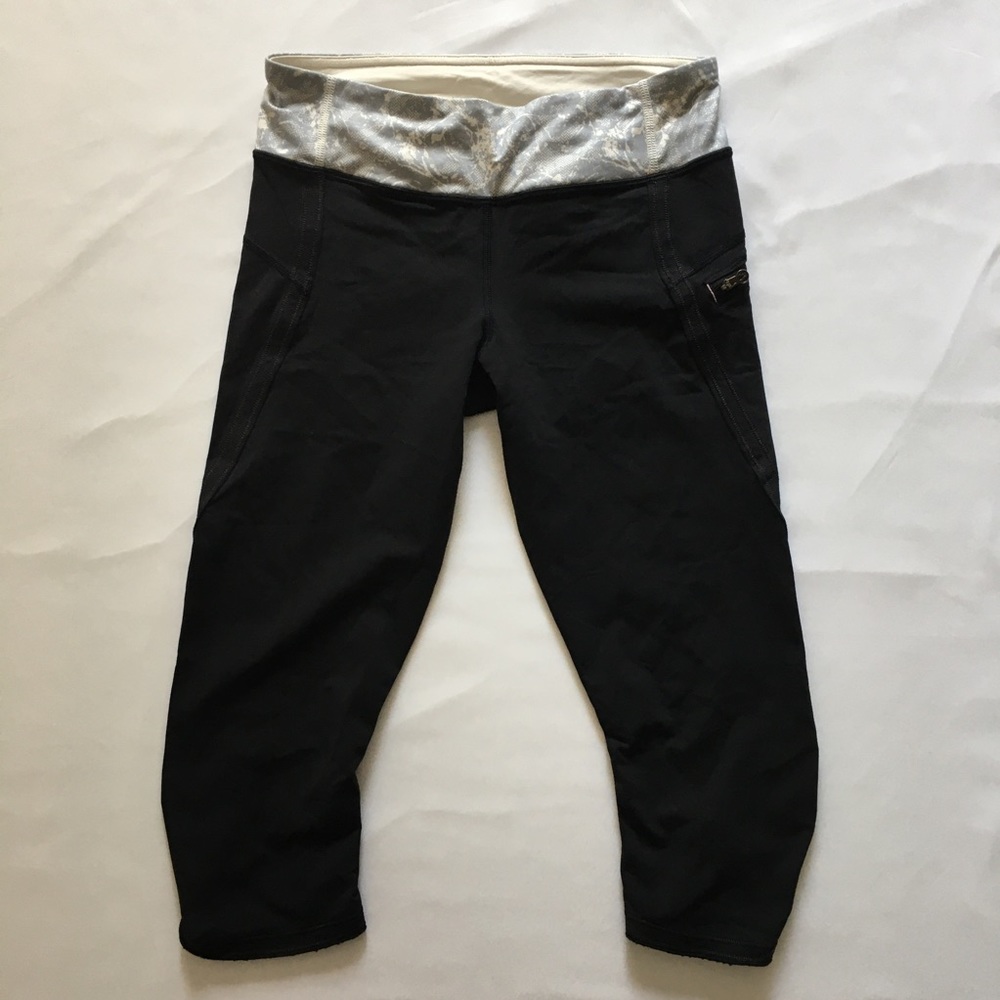 Lululemon Black & Lace Print Capri Crop Leggings